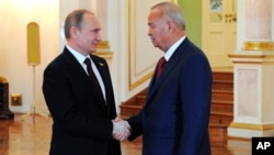 Islom Karimov, Vladimir Putin Moskvada ko'rishmoqda. 8-may, 2015-yil.