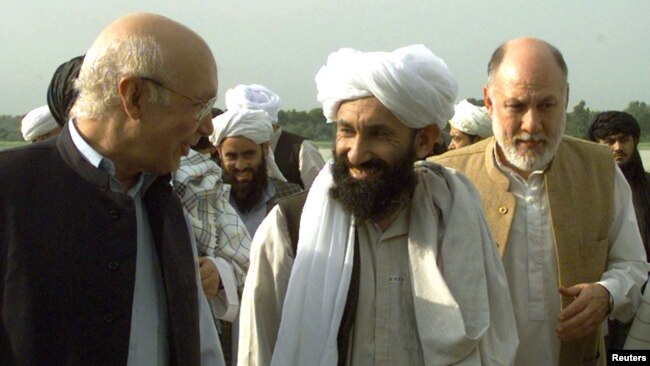 모하마드 하산 아쿤드(가운데) 아프가니스탄 탈레반 정부 총리 대행 (자료사진)