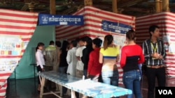 Voters wait in line to vote in the 2013 commune election, Phnom Penh, Cambodia. 