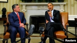 Berbicara di Gedung Putih di sisi tamunya, Raja Yordania Abdullah (kiri), Presiden AS Barack Obama mengatakan, pendekatan AS terhadap konflik Suriah akan berubah jika Damaskus terbukti menggunakan senjata kimia (26/4). 