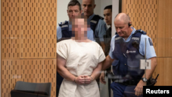 El australiano Brenton Tarrant, de 28 años, fue acusado de participar en un acto terrorista tras los tiroteos del 15 de marzo. Si es condenado, podría ser sentenciado a cadena perpetua según las leyes antiterroristas de Nueva Zelanda.