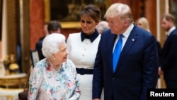 La visita de estado de dos días del presidente Donald Trump a Gran Bretaña incluye una reunión con la familia real, una cena de estado y conversaciones con la primera ministra saliente, Theresa May.