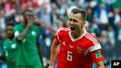 Denis Cheryshev célèbre son but contre l'Arabie Saoudite lors du Mondial 2018, Russie, le 14 juin 2018