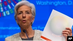 Direktur pengelola IMF, Christine Lagarde pada konferensi pers di Washington DC (14/4).