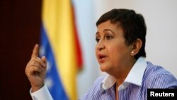 Tibisay Lucena Ramírez, presidenta del Consejo Nacional Electoral, convocó a elecciones presidenciales para abril 14.