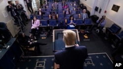 Konferencija za novinare u Bijeloj kući u kojoj predsjednik nije htio da odgovara na pitanja