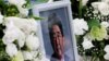 
Foto mendiang mantan Perdana Menteri Jepang Shinzo Abe yang ditembak mati saat berkampanye untuk pemilihan parlemen terlihat di Markas Besar Partai Demokrat Liberal Jepang di Tokyo, Jepang, 12 Juli 2022. (Foto: REUTERS/Kim Kyung- sayang)