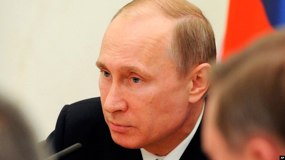 Presiden Rusia Vladimir Putin hari Rabu (7/5) mendesak referendum pemisahan diri di Ukraina timur ditunda.