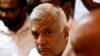 Ranil Wickremesinghe, perdana menteri yang baru diangkat, tiba di sebuah kuil Buddha setelah upacara pelantikannya, di tengah krisis ekonomi negara itu, di Kolombo, Sri Lanka, 12 Mei 2022. REUTERS/Dinuka Liyanawatte)