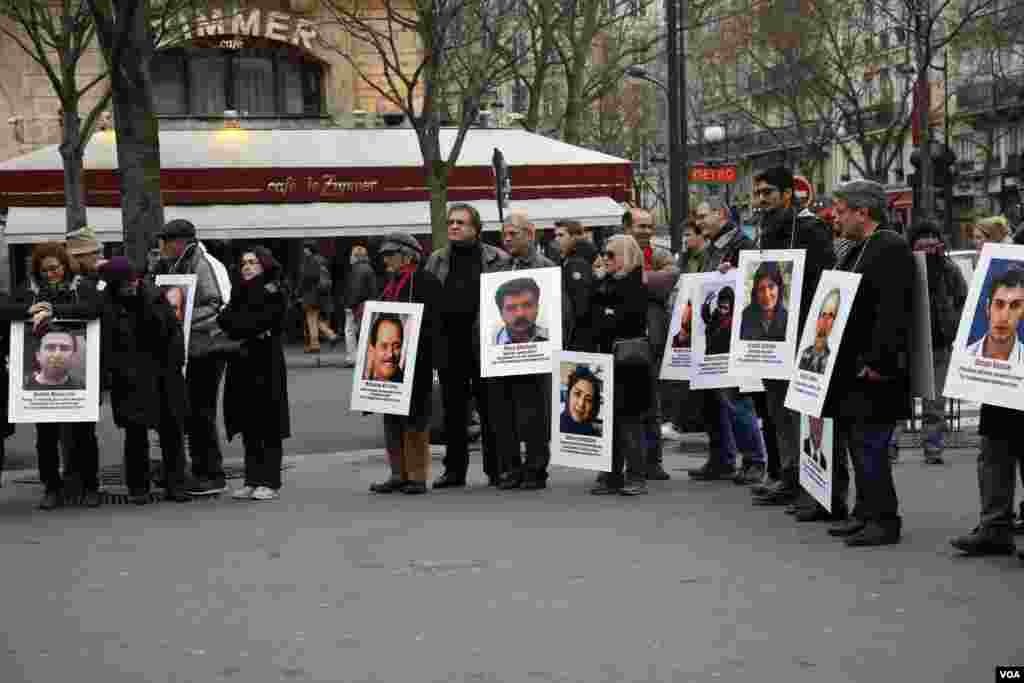 تجمع ایرانیان و نهادهای مدافع حقوق بشر در فرانسه در میدان شتله پاریس بود.
