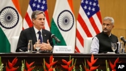 El secretario de Estado Antony Blinken habla mientras el ministro de Relaciones Exteriores de la India, Subrahmanyam Jaishankar, escucha durante una conferencia de prensa conjunta en Nueva Delhi, el 28 de julio de 2021..