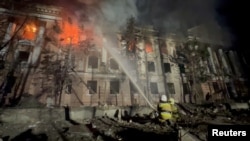 Оштетени се домови и станбена зграда, а русија негира дека напаѓа цивили