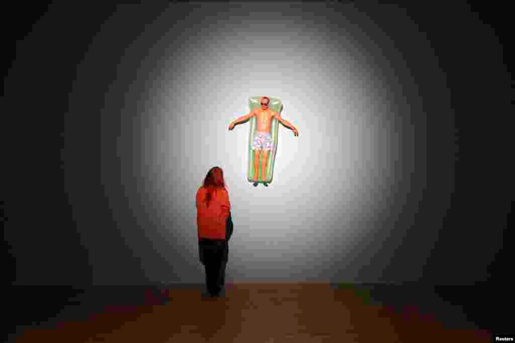 بے جان مجسموں پر حقیقت کا گمان