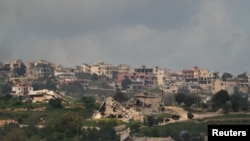 یک ساختمان ویران شده در بنت جبیل در حمله روز دوشنبه اسرائیل