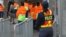 La policía de Sudáfrica tomó la seguridad en los estadios después de una huelga por parte de contratistas.