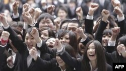 Sinh viên Nhật Bản trong một buổi lễ khởi động công tác tìm kiếm việc làm