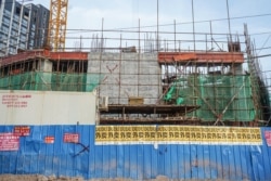 Construction activity in Sihanoukville has come to a halt when Chinese nationals left the city after the spread of COVID-19 and the closure of online gambling, Preah Sihanouk province, Cambodia, May 17, 2020. (Khan Sokummono/VOA Khmer)