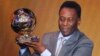Foot : les trésors de la carrière du roi Pelé vendus aux enchères