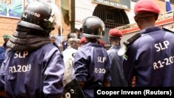 Sierra Leone police officers - policemen - policiers sierra-léonais