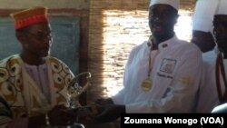 Larlé Naba Tigré, chef traditionnel et producteur agricole, reçoit sa médaille de bronze le 30 mars 2017.