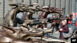 In English, Wolves Are Not to Be Trusted