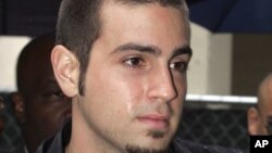 Penari profesional Wade Robson tiba di persidangan Michael Jackson atas kasus pelecehan seksual pada anak, Santa Maria, California, 5 Mei 2005.