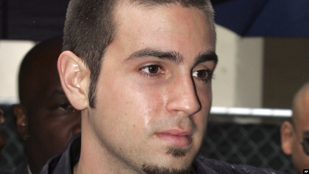 Penari profesional Wade Robson tiba di persidangan Michael Jackson atas kasus pelecehan seksual pada anak, Santa Maria, California, 5 Mei 2005.