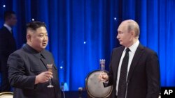 Perezida Vladimir Putin w'Uburusiya na Kim Jong Un wa Koreya ya Ruguru babonana tariki ya 25 y'ukwa kane 2019 mu mujyi wa Vladivostok