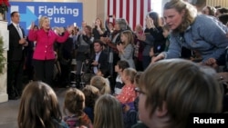 U.S. Democratic presidential candidate Hillary Clinton leads a town hall meeting at South Church in Portsmouth, N.H., Dec. 29, 2015.