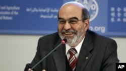 Dirjen FAO Jose Graziano da Silva dalam konferensi pers di kantor FAO di Roma (foto: dok). FAO mengimbau ditingkatkannya koordinasi bagi upaya keamanan pangan. 