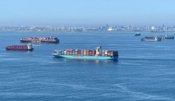 Контейнерні судна очікують на можливіть розвантажитись в портах Каліфорнії