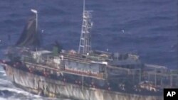 El barco fue detectado cuando pescaba ilegalmente a través de Puerto Madryn, a 1.300 Km al sur de Buenos Aires.