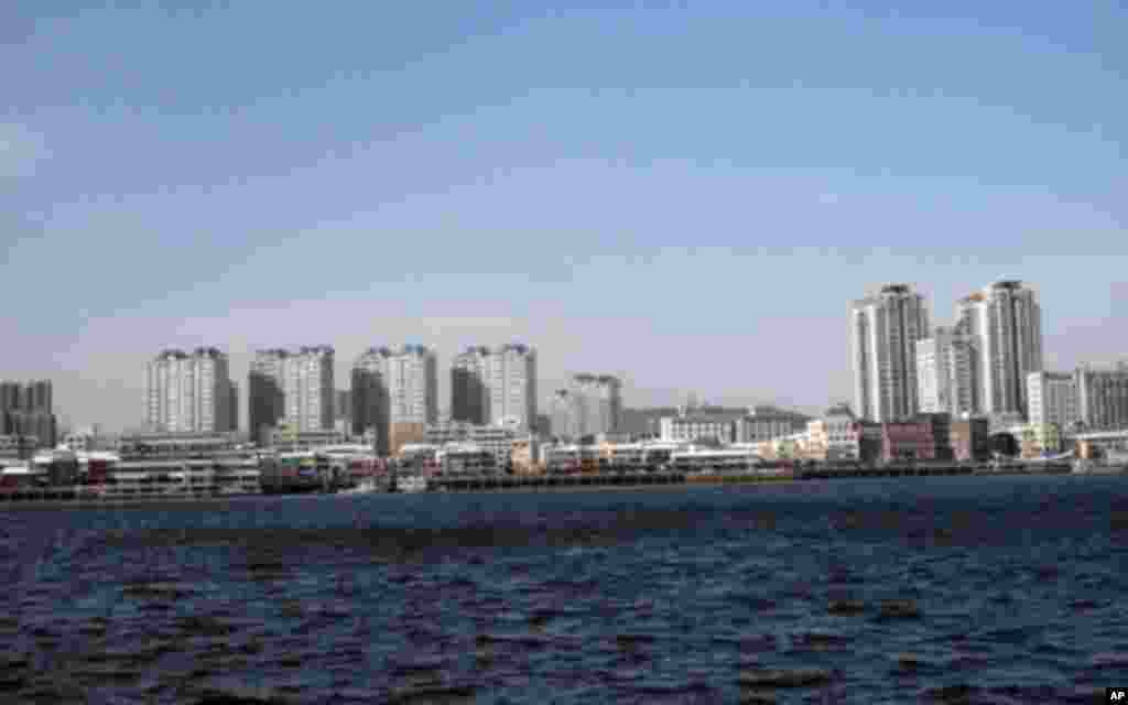 鸭绿江中国一侧景象