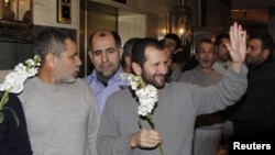 Iranians released by Syrian rebels arrive at a hotel in Damascus, January 9, 2013. 