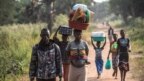 Image result for Kundi la wakimbizi kutoka Sudan Kusini baada ya kufika kwenye kambi moja nchini DRC kutorokea mapigano mjini Lasu. Wanaonekana hapa karibu na mji wa Aba, Dec. 23, 2017.