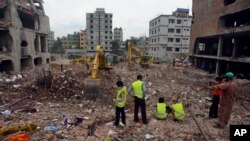 Para pejabat Bangladesh telah mengakhiri pencarian para korban di gedung yang rubuh, hari ini (Foto: dok).