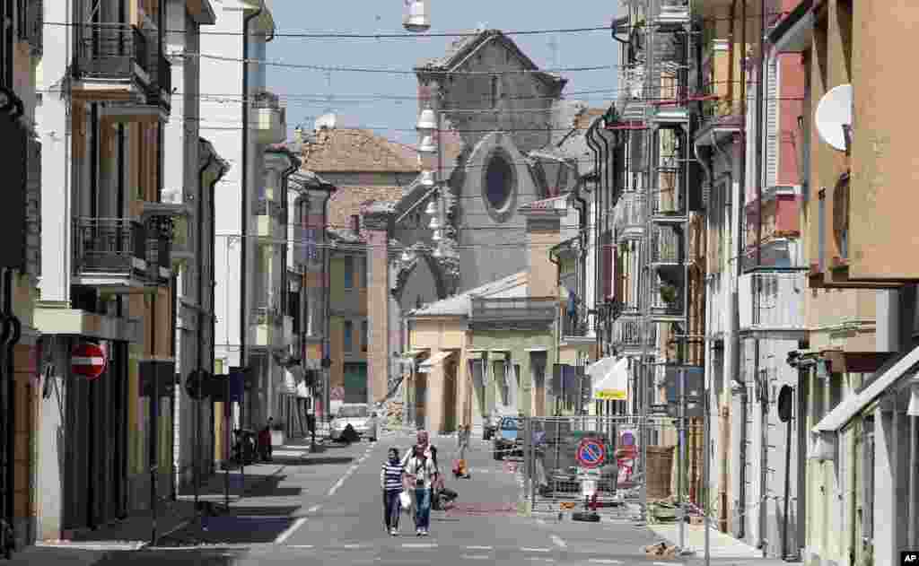 Một nhà thờ bị sập sau trận động đất mạnh ở Mirandola, miền bắc Italia, ngày 29/5/2012 