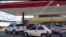 La escasez de gasolina en Venezuela ha generado largas colas en las estaciones de servicio.