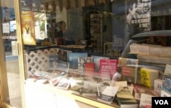 A slew of books are on display at L'Alba bookstore in the French town of Ile Rousse. (L. Bryant/VOA)