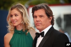 Kathryn Boyd and Josh Brolin pose for photographers upon the red carpet of the film Everest and the opening ceremony of the 72nd edition of the Venice Film Festival in Venice, Italy, Sept. 2, 2015.