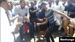 Zimbabwe nurses and doctors on Sept. 16, 2019 in Harare, near President Emmerson Mnangagwa’s offices chanting songs. (C. Mavhunga/VOA)