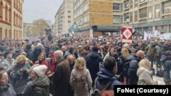 Skup "Pobunjenog univerziteta" na Platou ispred Filozofskog fakulteta u Beogradu (foto: FoNet)