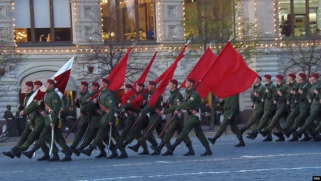 2012年胜利日前夕红场阅兵彩排。（美国之音白桦拍摄）