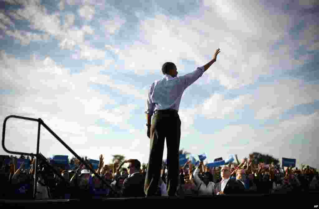 President Barack Obama waves to supporters during a campaign event at McArthur High School, Hollywood, Florida, November 4, 2012.