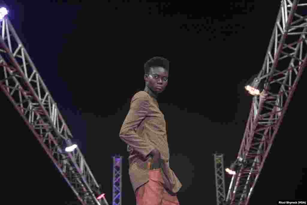A model for TIPI STYLE walks the catwalk at Dakar Fashion Week's "Street Show," which is open to the public, in the Niary Tally neighborhood of Dakar, June 29, 2017.