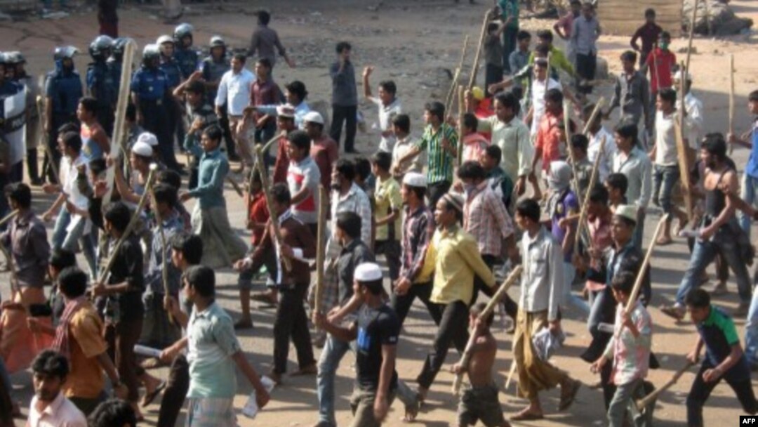 Jamaat-e-Islami activists march in Chittagong, Bangladesh, March 2, 2013, to protest war crimes' conviction of one of their leaders.