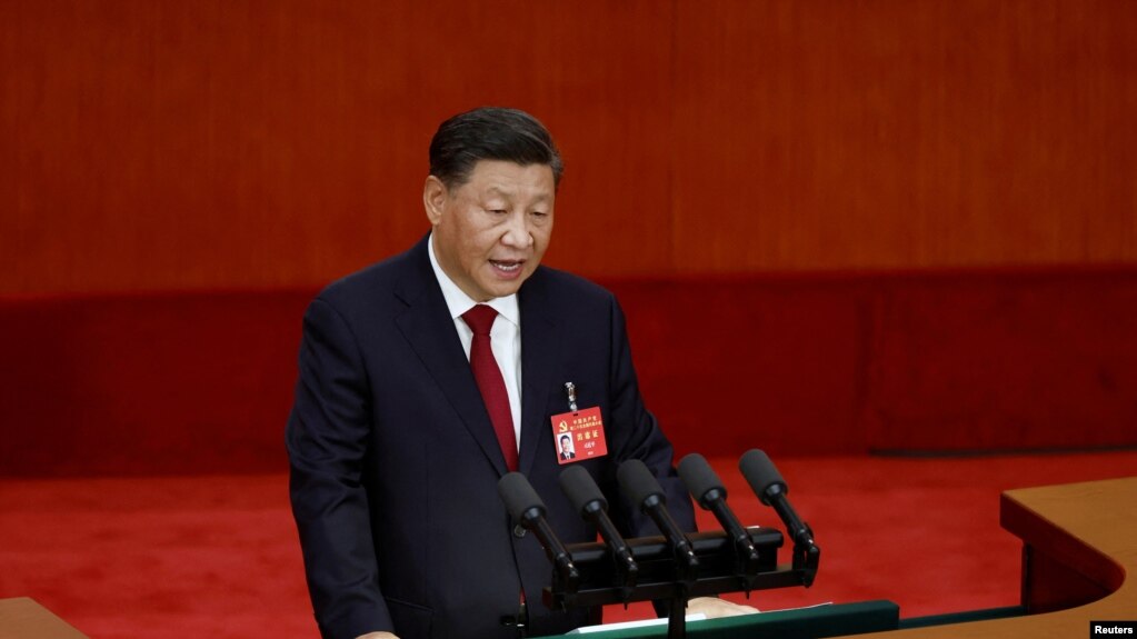 中共领导人习近平在北京人大会堂召开的中共二十大开幕式上讲话。（2022年10月16日）(photo:VOA)