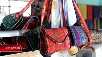 Thổ cẩm Chăm thoi thóp vì hàng Trung Quốc