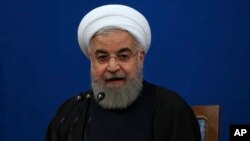 하산 로하니 이란 대통령이 6일 테헤란에서 내외신 기자회견을 하고 있다.