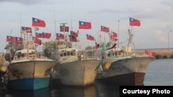 Kapal-kapal nelayan Taiwan mendarat di Pulau Taiping.